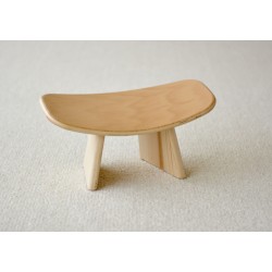 Banc de méditation incurvé en bois de pin