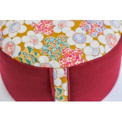 Zafu épeautre bio jonchée de fleurs, rouge, tissu japonais