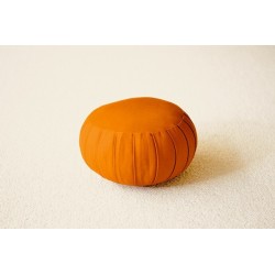 Zafu de voyage rouge, un coussin de méditation léger, en kapok de 15 cm de hauteur et 25 de diamètre