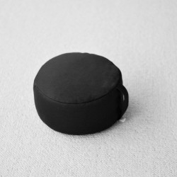 zafu de voyage en épeautre bio,  noir, coussin de méditation de petite taille