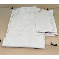 Veste samue beige claire, tenue confortable et sobre