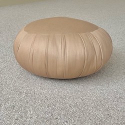 zafu, coussin de méditation traditionnel en couleur beige sable