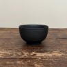 Bol brun noir pour les repas dans le dojo