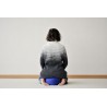 Posture de méditation sur les genoux