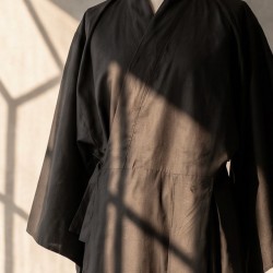 Kimono de Méditation Noir en Coton – Fabrication Artisanale à Paris